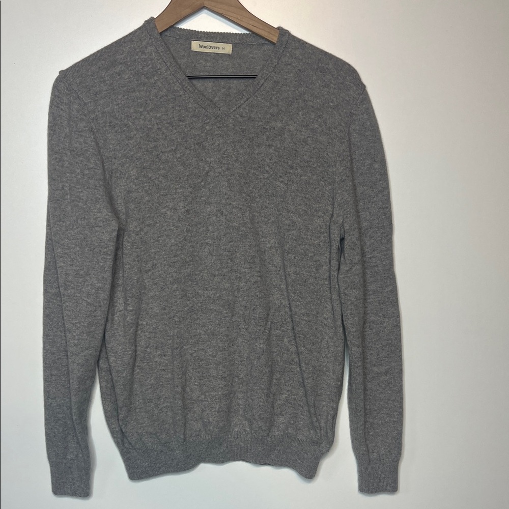 WoolOvers Cashmere & Merino classic v-neck knitted sweater